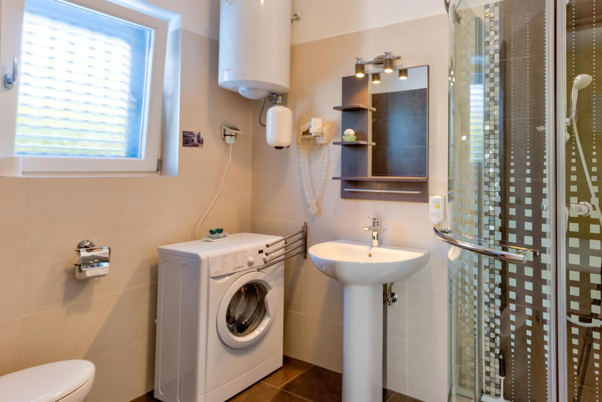 Apartment In Villa Moletto Seaside & Relax - 4 Guests Lovrecica  Bagian luar foto