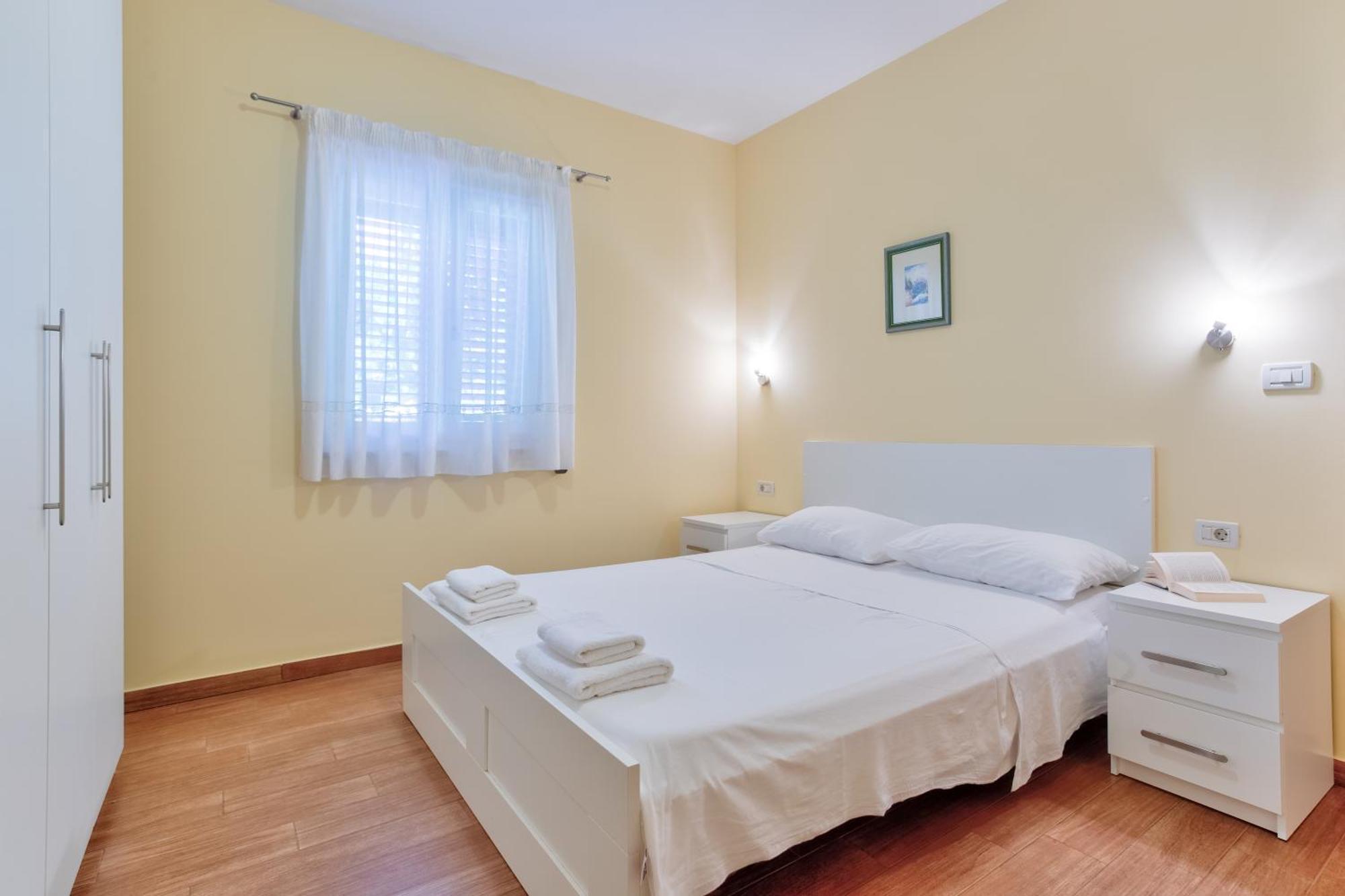 Apartment In Villa Moletto Seaside & Relax - 4 Guests Lovrecica  Bagian luar foto