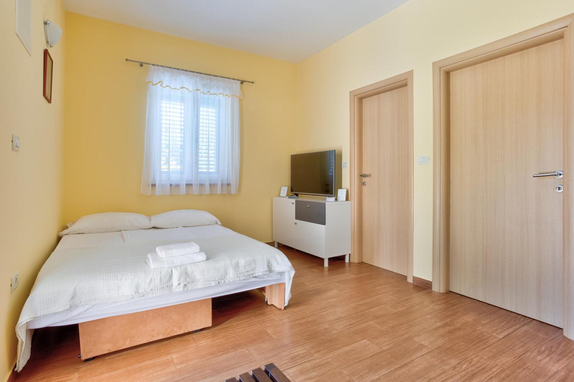 Apartment In Villa Moletto Seaside & Relax - 4 Guests Lovrecica  Bagian luar foto