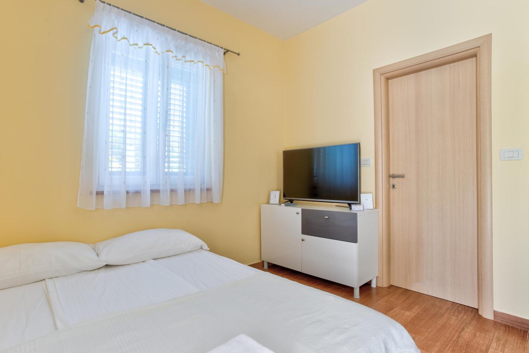 Apartment In Villa Moletto Seaside & Relax - 4 Guests Lovrecica  Bagian luar foto