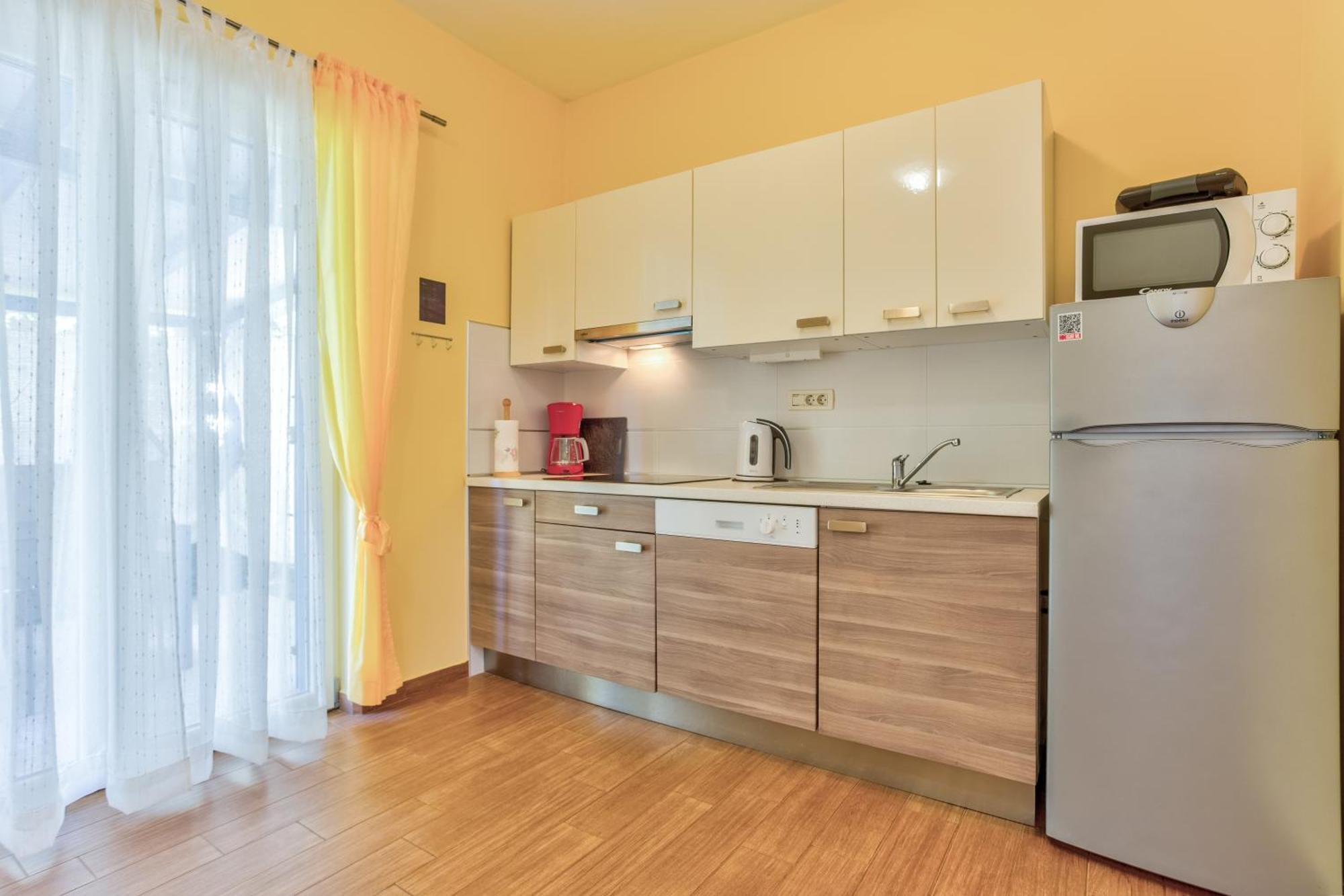 Apartment In Villa Moletto Seaside & Relax - 4 Guests Lovrecica  Bagian luar foto