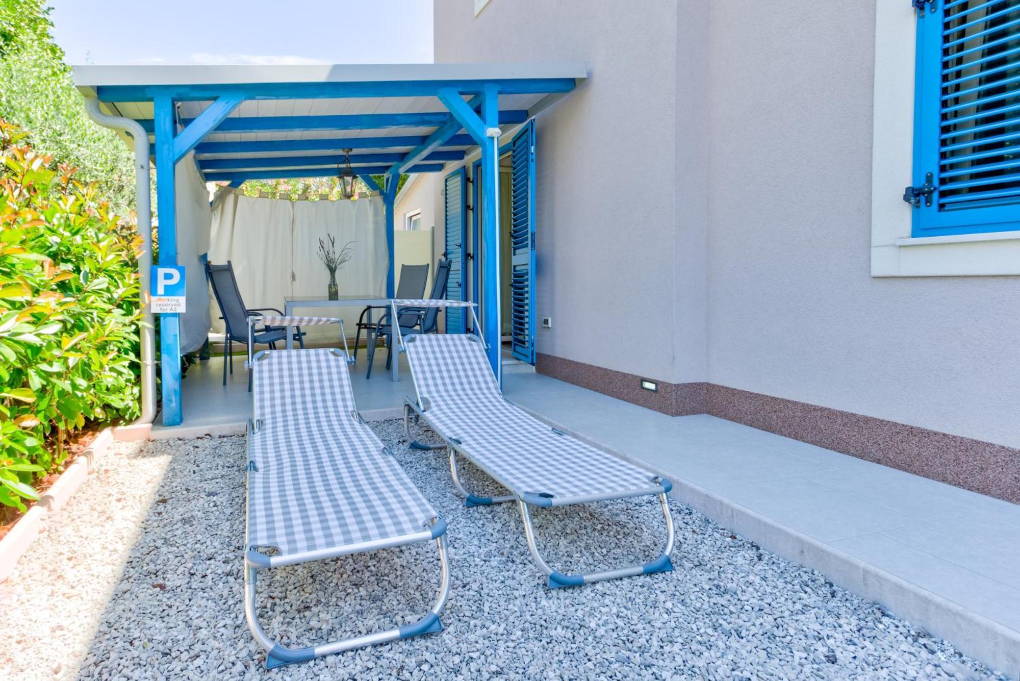 Apartment In Villa Moletto Seaside & Relax - 4 Guests Lovrecica  Bagian luar foto